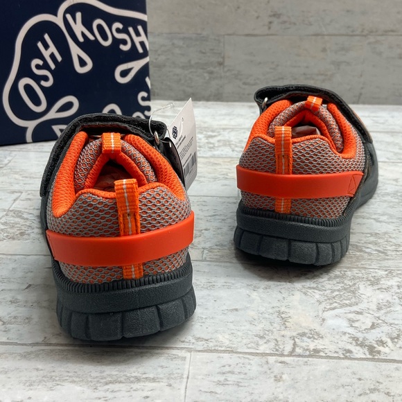 OshKosh B’gosh boys sneakers - Picture 5 of 8